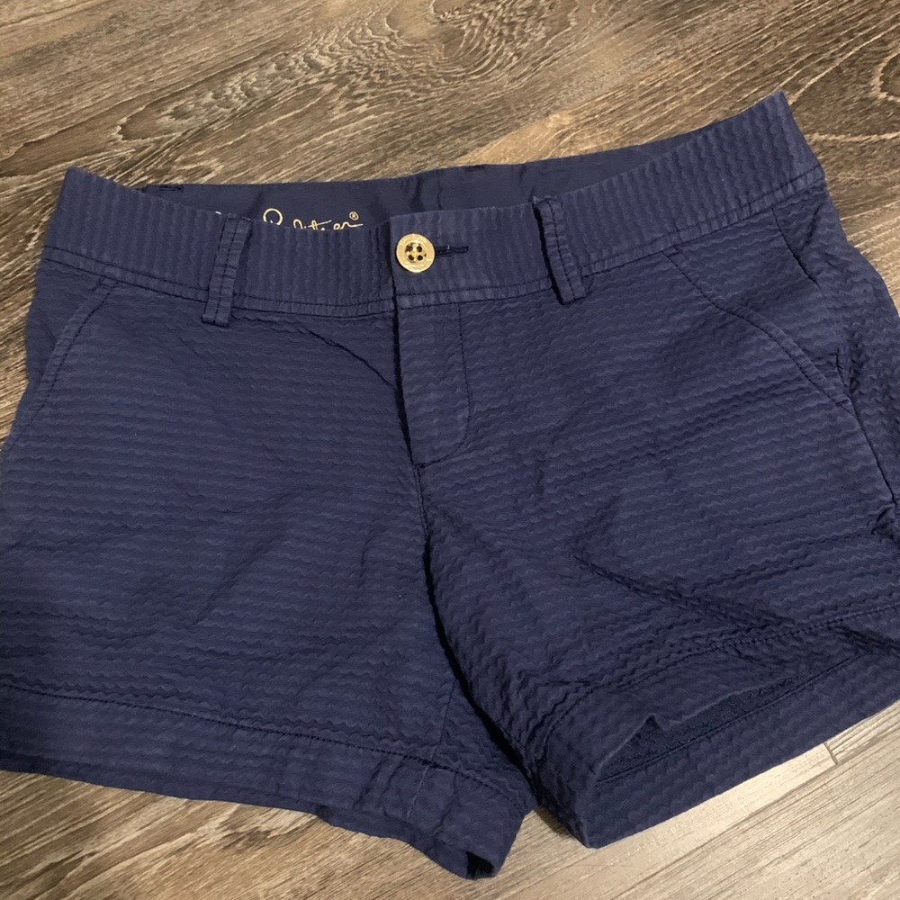 Lilly Pulitzer shorts. Size 4 Dark blue color.